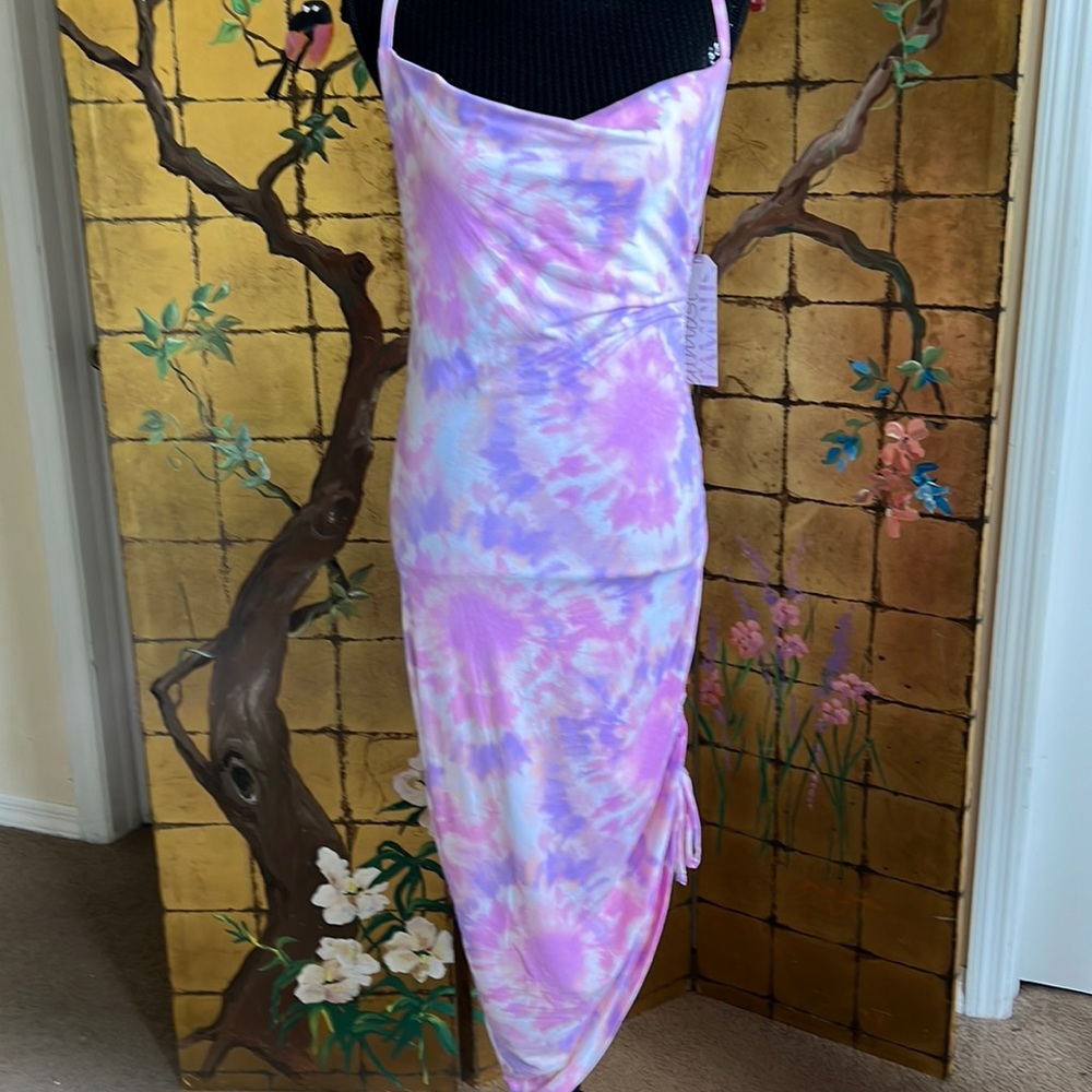 Tie-dye adjustable dress adjustable finch tie on side. Juniors S,M, & L.
